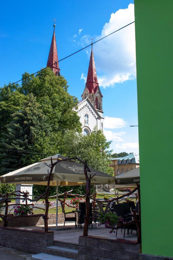 Отель Waldhof Jirikov  Экстерьер фото